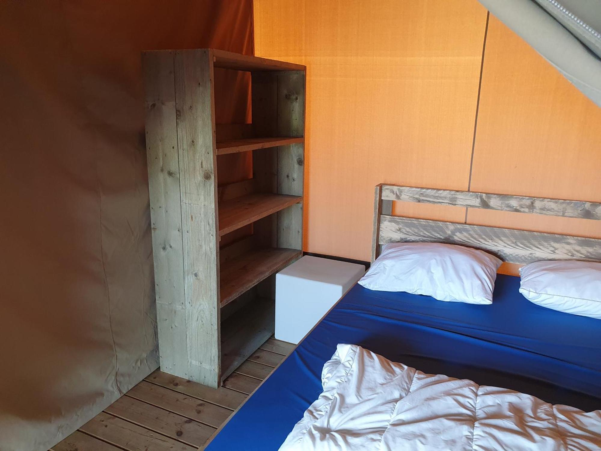 Camping De Oude Rijn Ter Aar Rom bilde