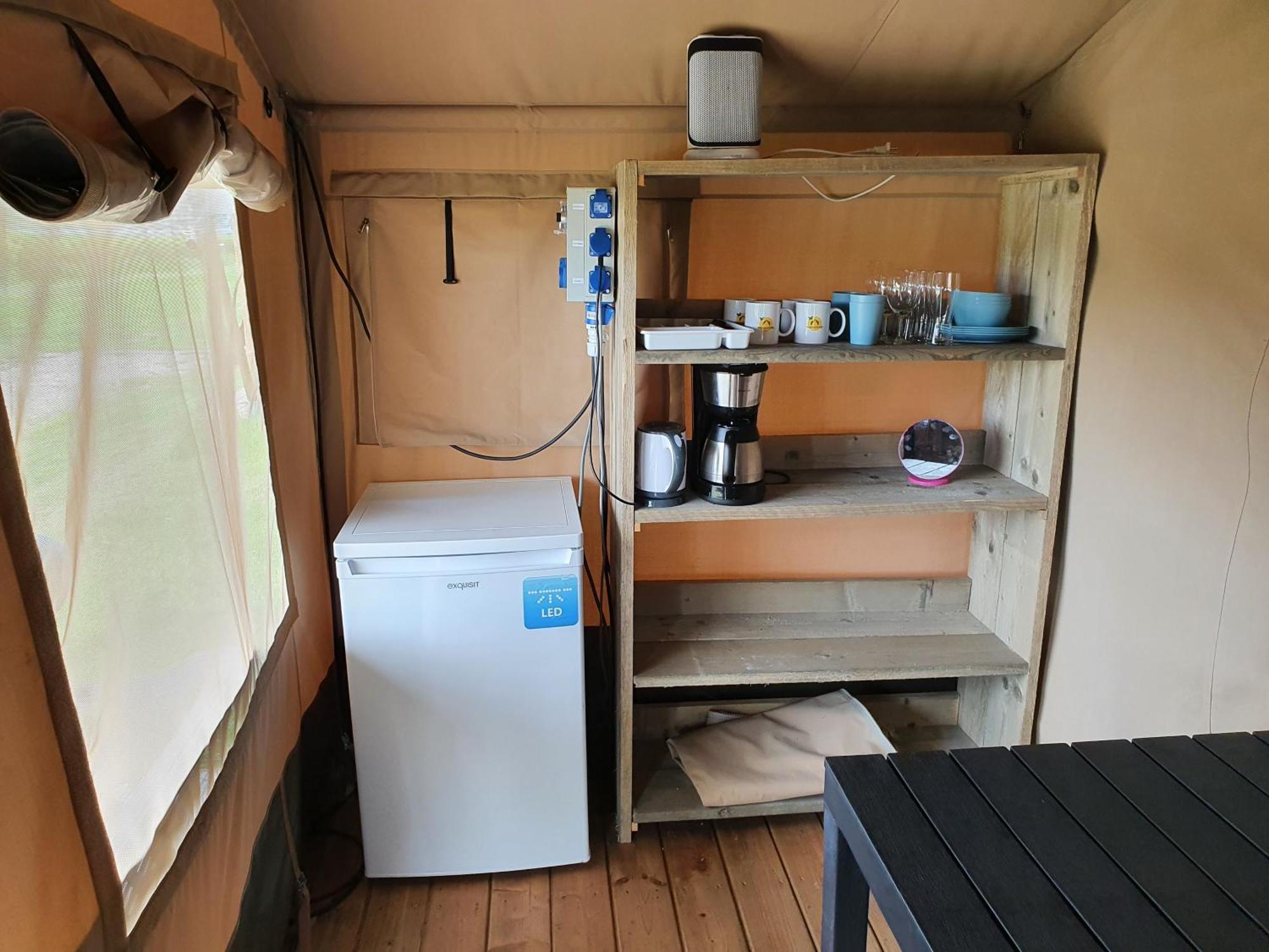 Camping De Oude Rijn Ter Aar Rom bilde